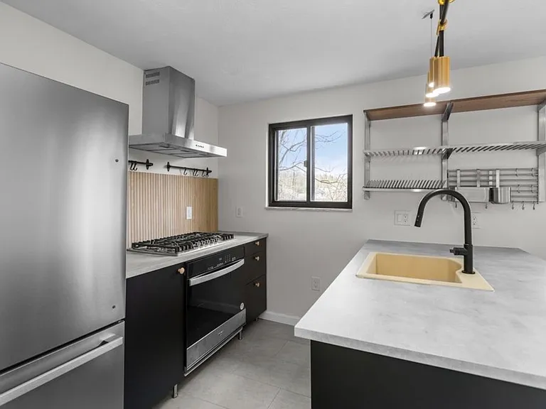 548B Firethorne Dr — Photo 4