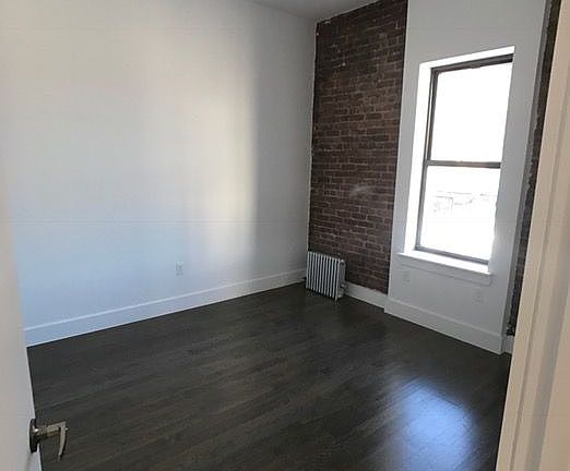 3rd image of 125 Sterling St APT 1