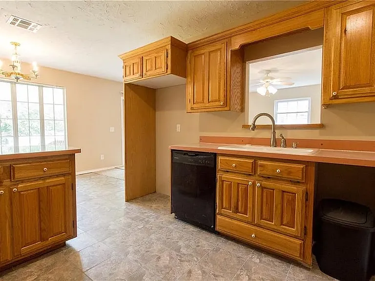 510 Crosby Blvd — Photo 7