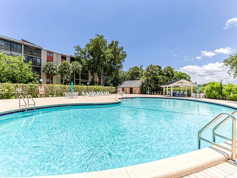 2200 S Cypress Bend Dr #101 — Photo 40