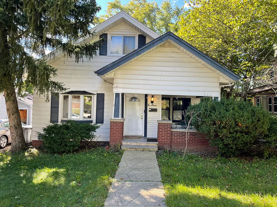 211 E Lutz Ave