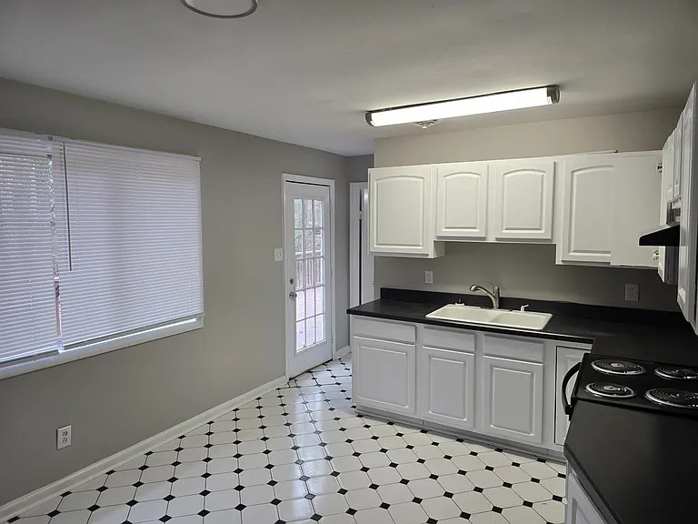 730 Lippencott St — Photo 17
