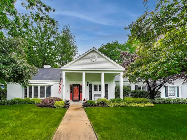 28 Oxford Dr, Lincolnshire, IL 60069