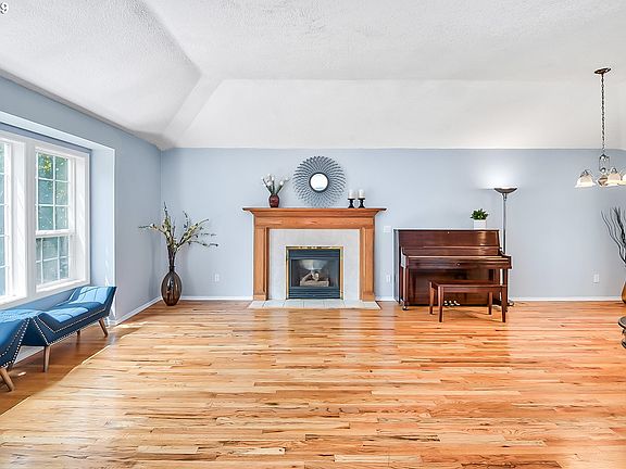 4th image of 15325 SW Sapphire Dr