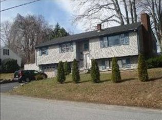 1 Simmons Ter, Middletown, RI 02842