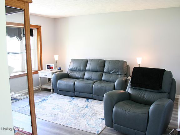 3rd image of 631 Flatlick Rd