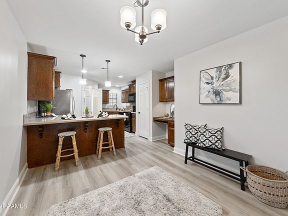 4th image of 254 Wexford St