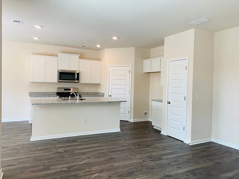 49 Lauritsen Way — Photo 3