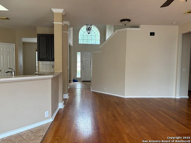 4 bed, 3.0 bath, 2800 sqft, $2,550 — Photo 2