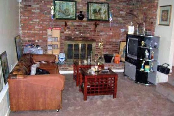 LARGE SUNKEN FAMILY ROOM