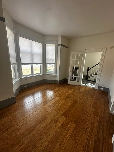 2 bed, 1000 sqft, $2,200 — Photo 3