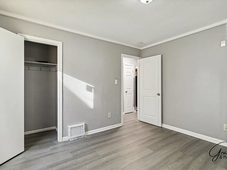 15847 Chatham St — Photo 11