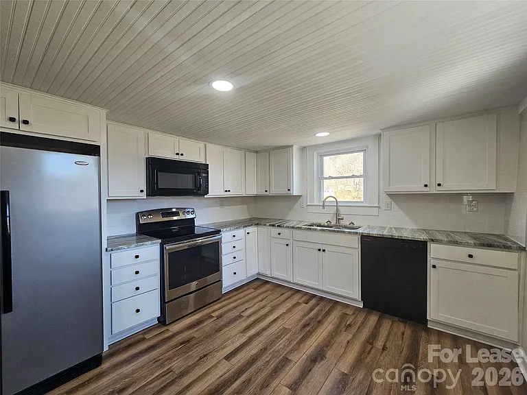 208 W Main St — Photo 6