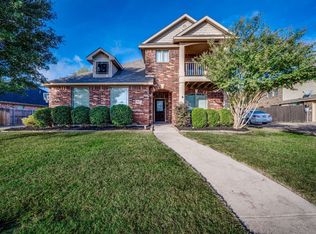 905 Willow Crest Dr, Midlothian, TX 76065