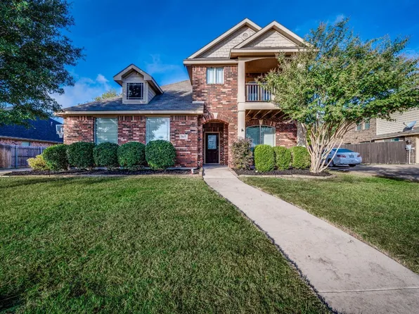 905 Willow Crest Dr, Midlothian, TX 76065