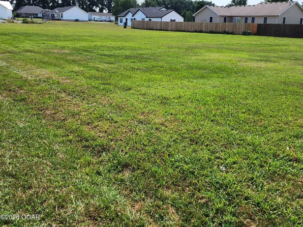 1301 E 17th St, Lamar, MO 64759