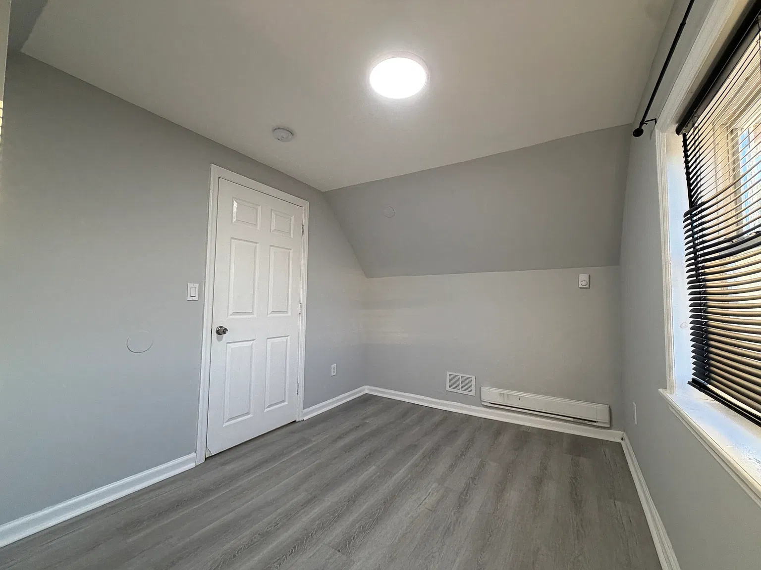 2 bed, 600 sqft, $1,600 — Photo 3