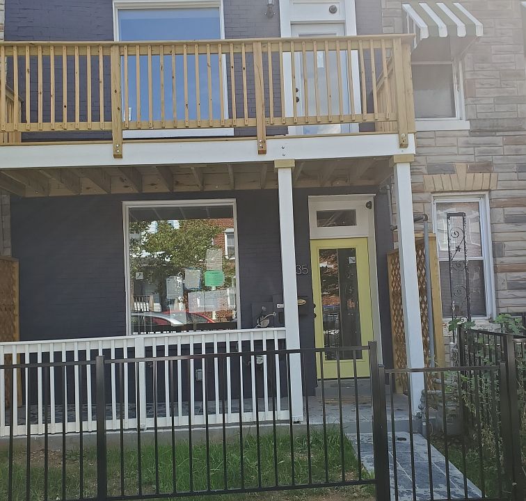 2nd image of 1135 Queen St NE
