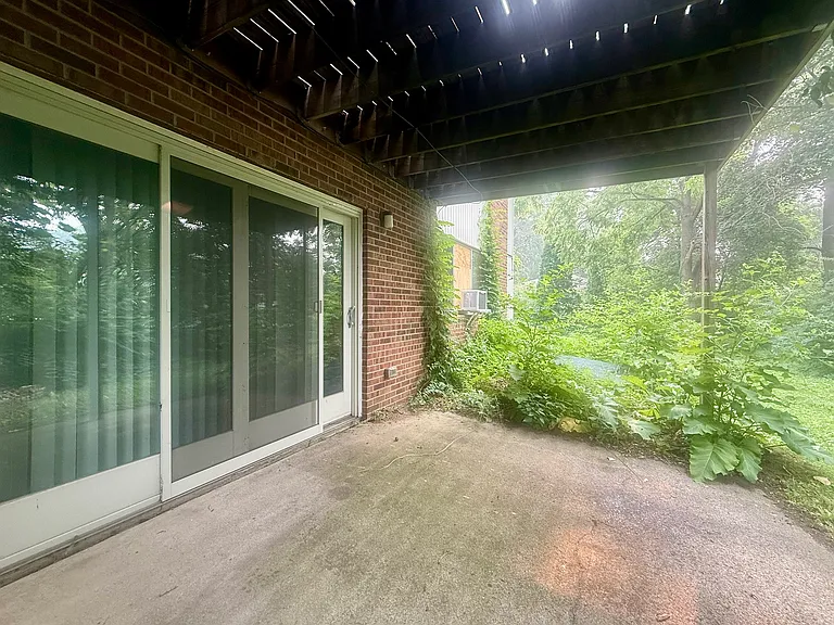 410 S Revena Blvd — Photo 15