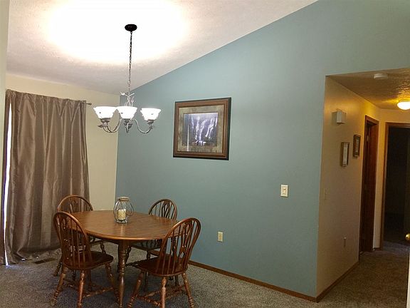 4th image of 3022 S Oberlin Rd