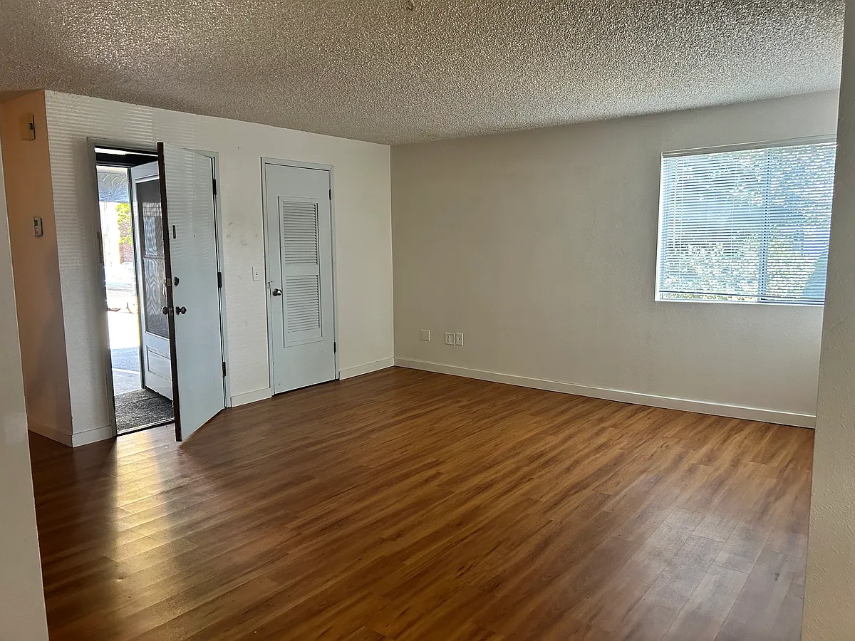 Building Photo - 2028 NW 58th St #2