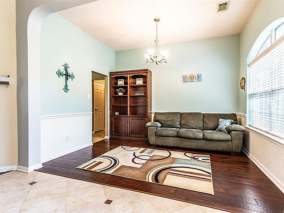 5th image of 304 Cedar Lake Dr