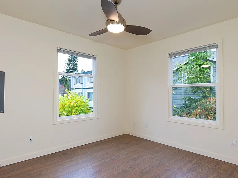 48th Street Apartments — Photo 25