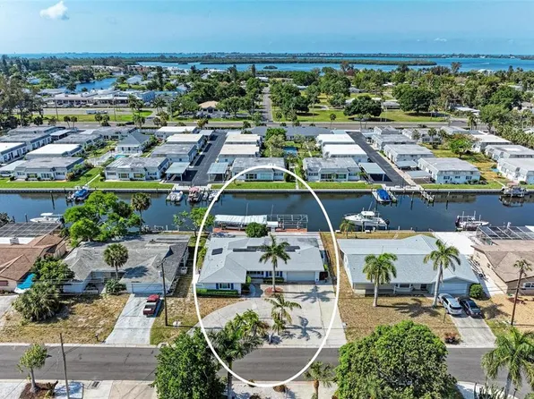 9815 Royal Palm Dr, Bradenton, FL 34210