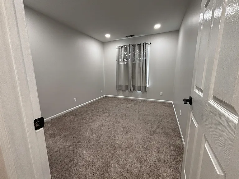 240-52 Oak Park Dr — Photo 5