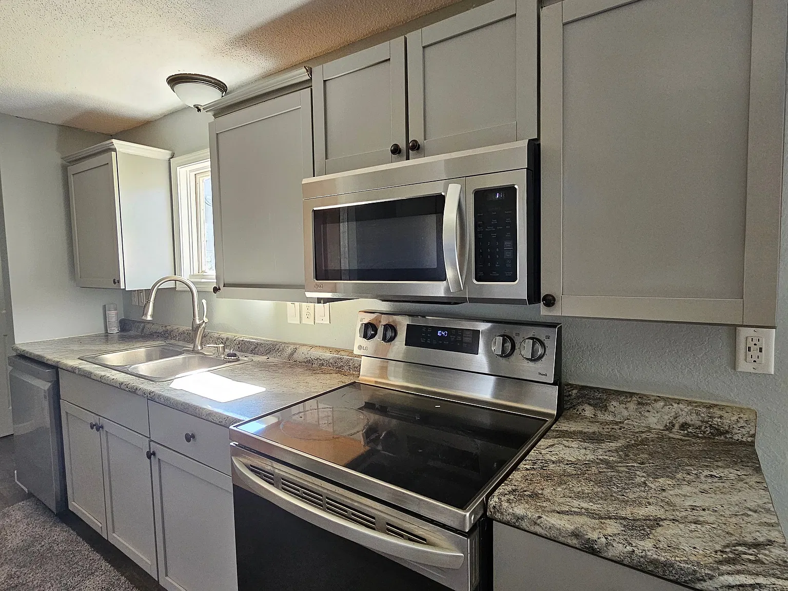 3 bed, 1.5 bath, $1,375 — Photo 4