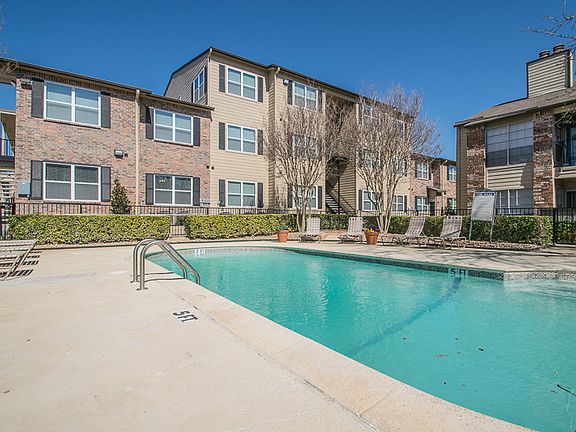 Hunters Court Swimming Pool