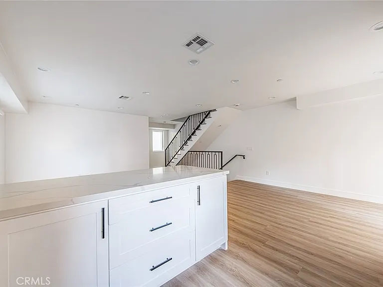 1243 N Sycamore Ave — Photo 24