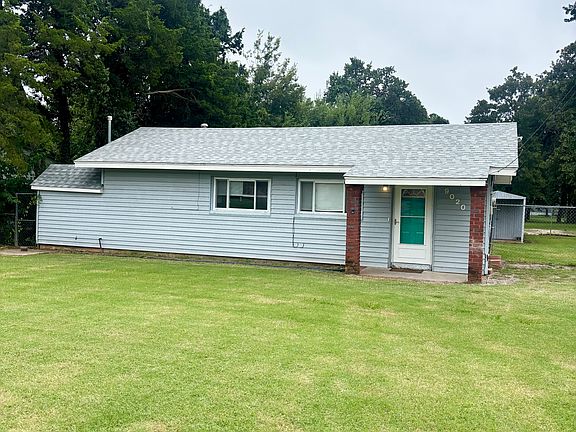 Front of house and yard.