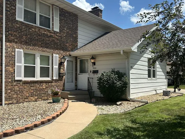 2008 Greenbriar Dr, Emporia, KS 66801