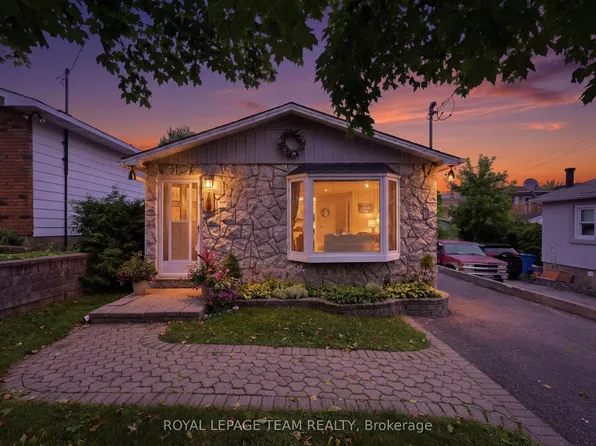 289 Montfort St, Ottawa, ON K1L 5N7
