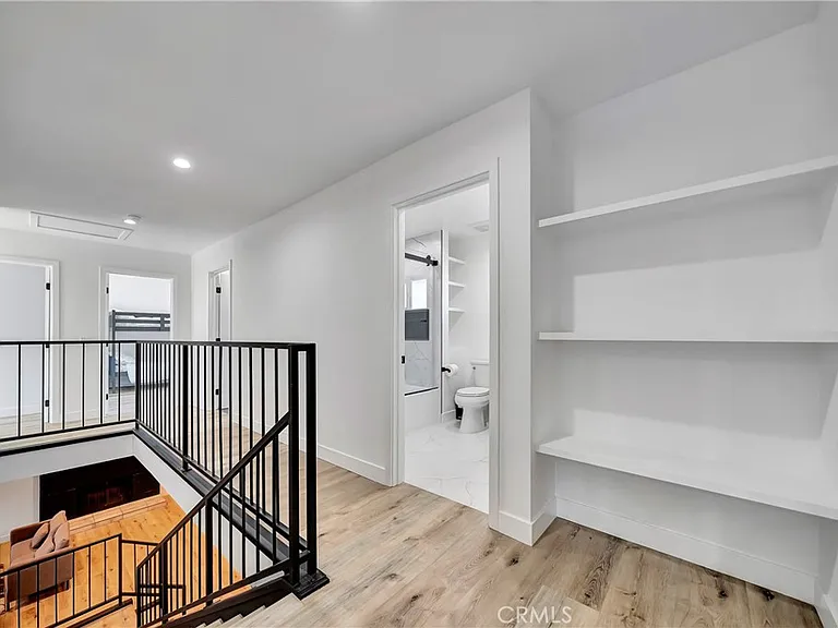 24445 Clipstone St — Photo 28