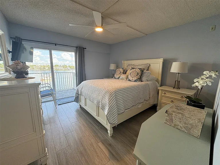95 N Birch Rd #402 — Photo 9