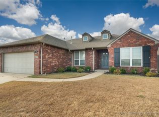 1015 Midway Rd, Claremore, OK 74019