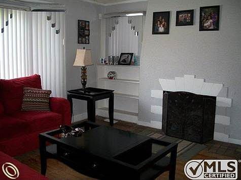 LIVING ROOM - FULL VIEW