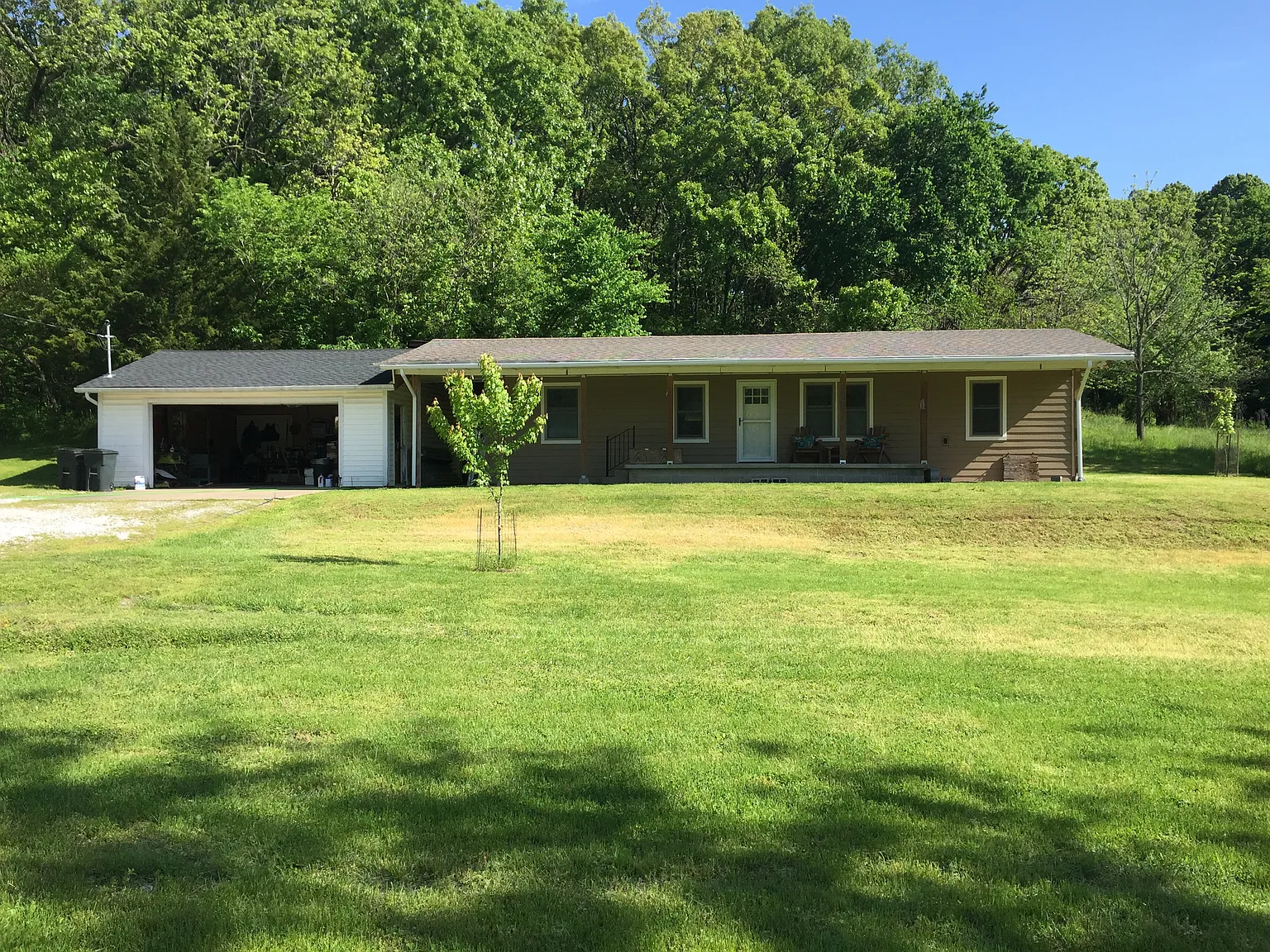 3 bed, 1300 sqft, $1,500 — Photo 1