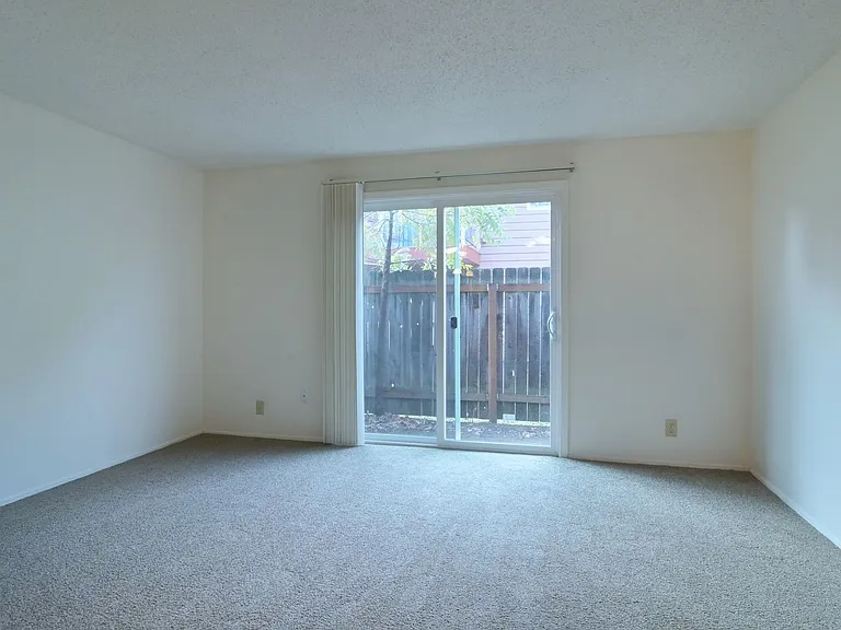 1437 High St — Photo 4