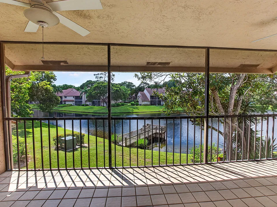 5621 Coach House Cir