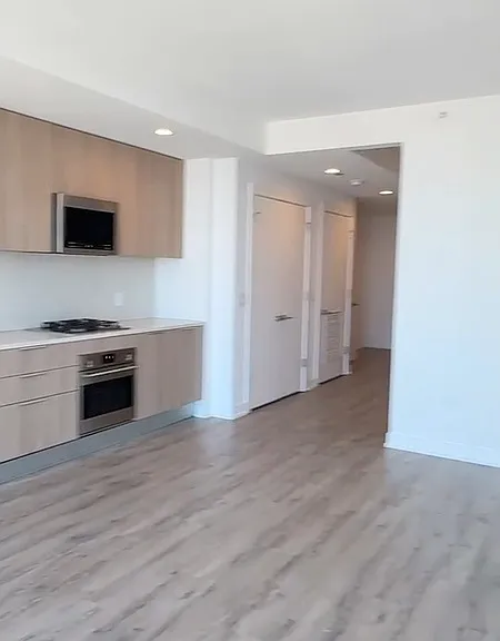 220 W Hill St — Photo 2
