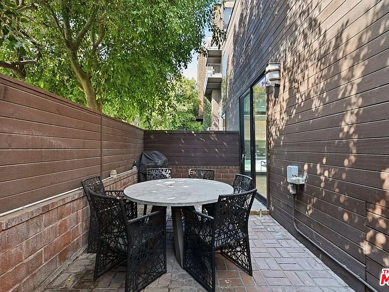 1033 Carol Dr #T16 — Photo 24