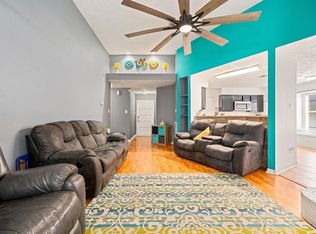 327 Brompton Ct, Highlands, TX 77562