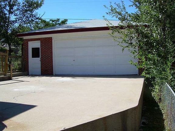 Large, detached, 2-car garage