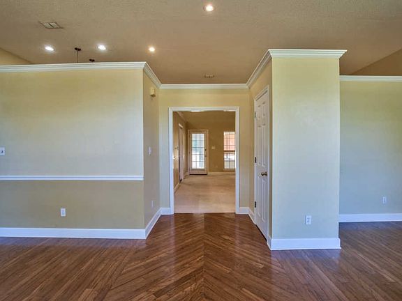 4th image of 1912 Vineyard Way
