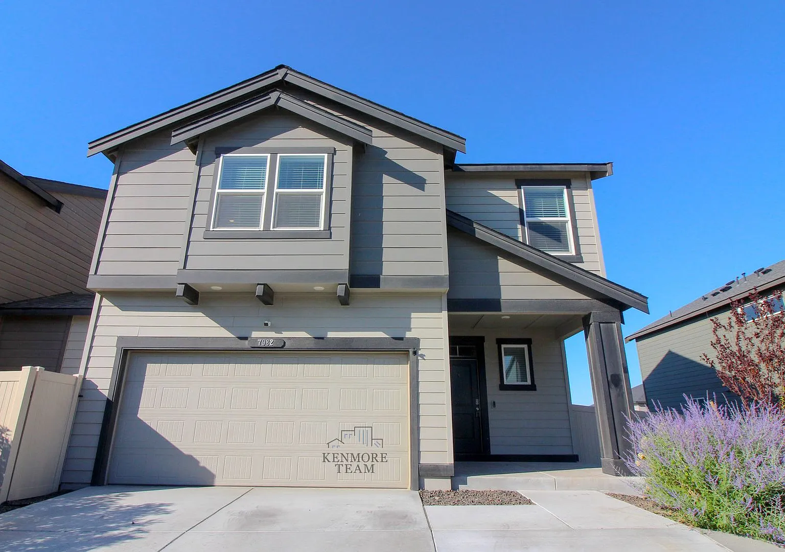 5 Bed, 2.5 Bath Home in West Richland — Photo 1