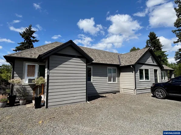 802-806 Stark St, Silverton, OR 97381