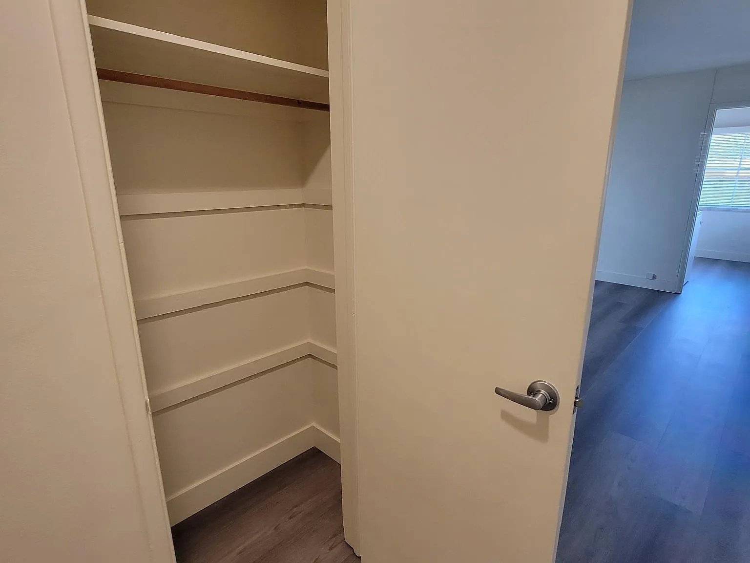 Studio, 550 sqft, $1,975 — Photo 3